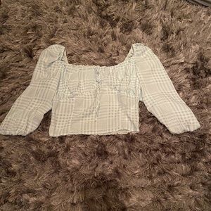 URBAN OUTFITTERS cropped mid sleeve